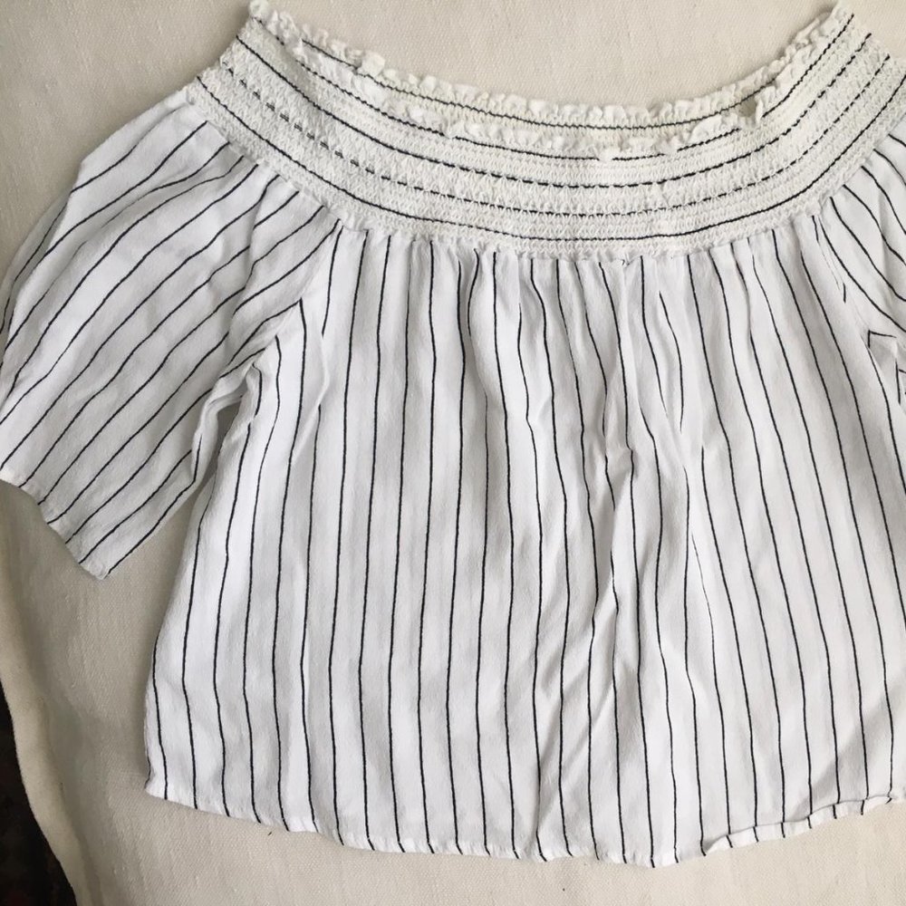 BLACK AND WHITE BLOUSE